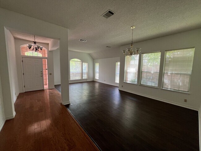 Foto del edificio - Spacious Canyon Creek 3 bed 2 bath Home