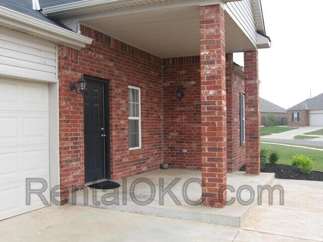 Building Photo - Liberty Trails Spacious 3/2 with storm she...