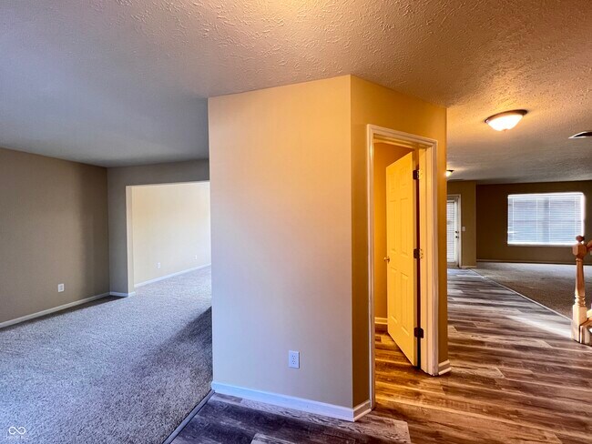 Building Photo - 5913 Sandalwood Dr