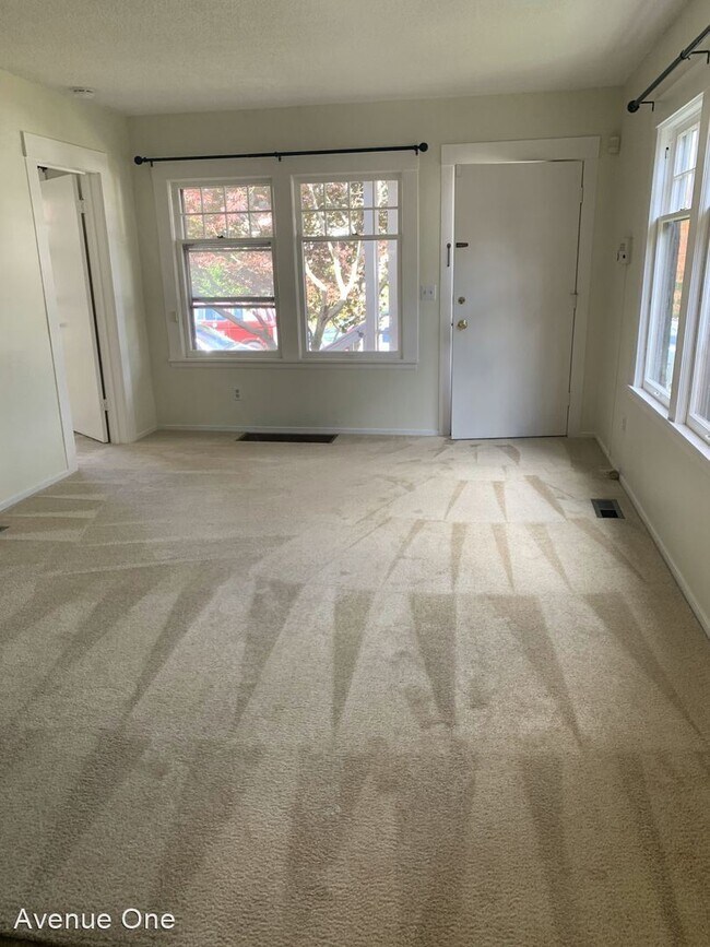 Foto del edificio - 2 br, 1 bath House - 105 NE 54th St