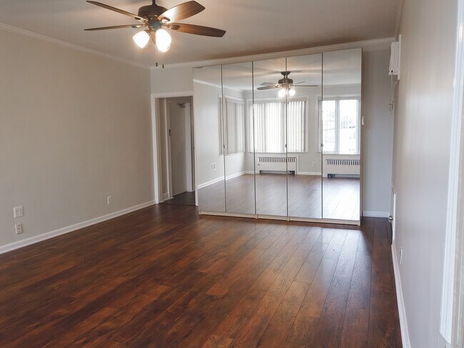 Building Photo - 376 Delano Pl