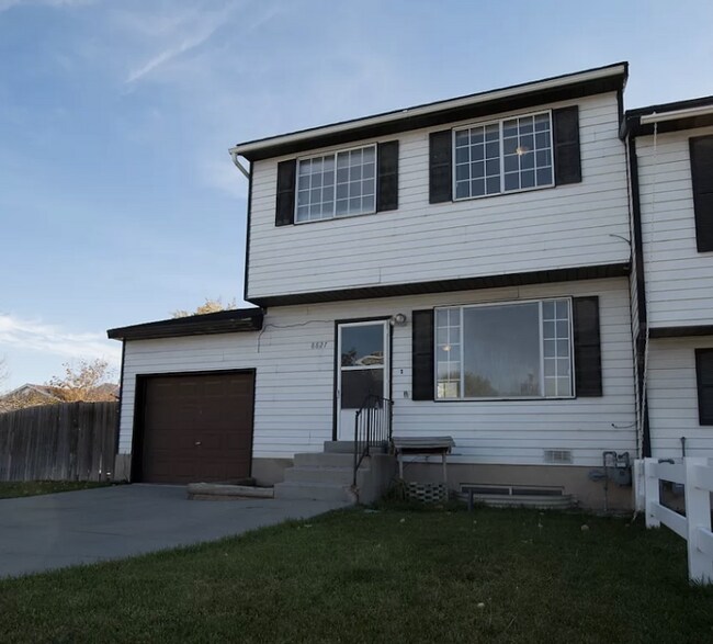 Photo - 8827 Pinion Ln Townhome