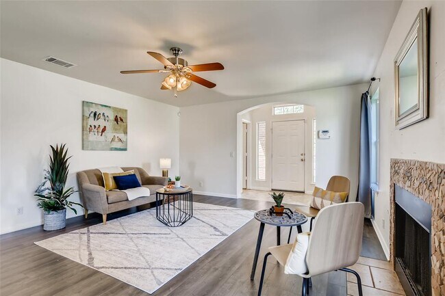 Building Photo - 541 Zebra Dr