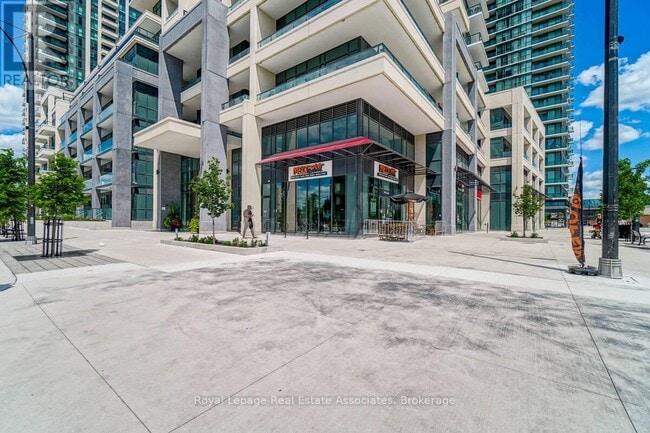 Photo du bâtiment - 4055 Parkside Village Dr