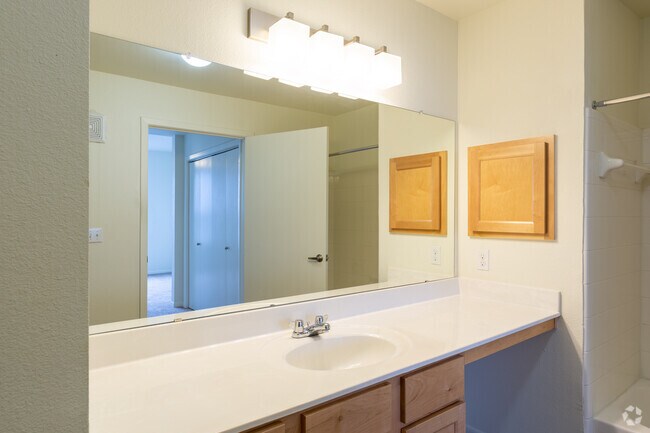 2HAB, 2BA - 1,079 ft² - Wildflower Terrace Senior Apartments