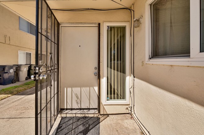 Photo - 7424 Franklin Blvd Apt 3