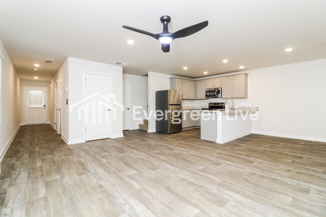 Building Photo - 4830 Station Ln