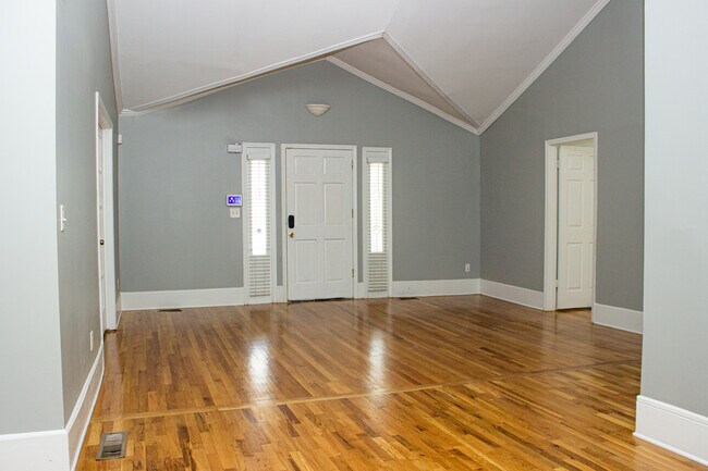 Front Foyer - 1120 Oglethorpe Ave SW