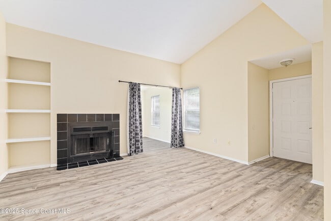 Building Photo - 225 S Tropical Trail