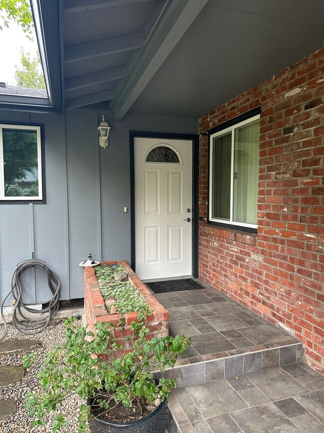 Foto del edificio - Beautiful 3 bedroom 2 bath house in Thurston!