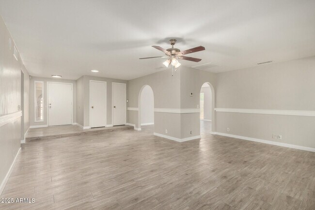 Foto del edificio - 4001 W Libby St