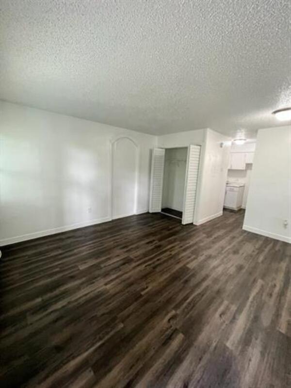 Foto del edificio - 8584 Channelview Cir