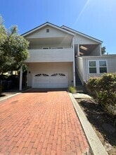 Building Photo - 923 Peach St