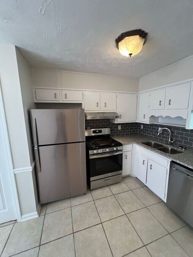 Foto del edificio - NOW READY! Cozy townhome 2 bedroom 2.5 bathroom duplex in Lawrenceville!