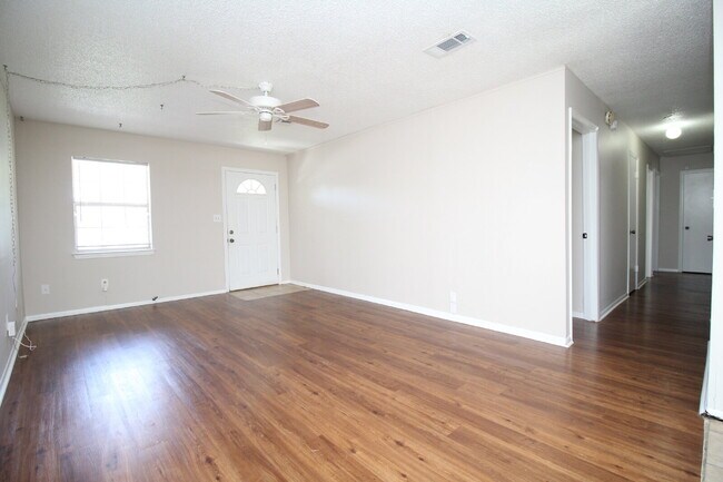 Foto del edificio - Great 4BR/2BA Home Near PSC Westside & NAS...