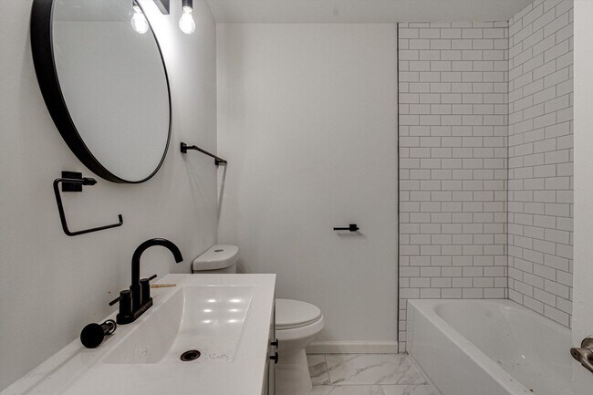 Foto del edificio - 4/ 2 Home for Rent