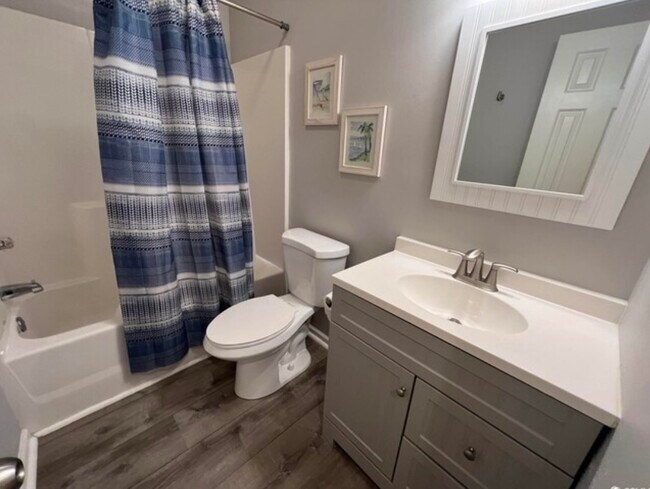 Foto del edificio - 634 Waterway Village Blvd