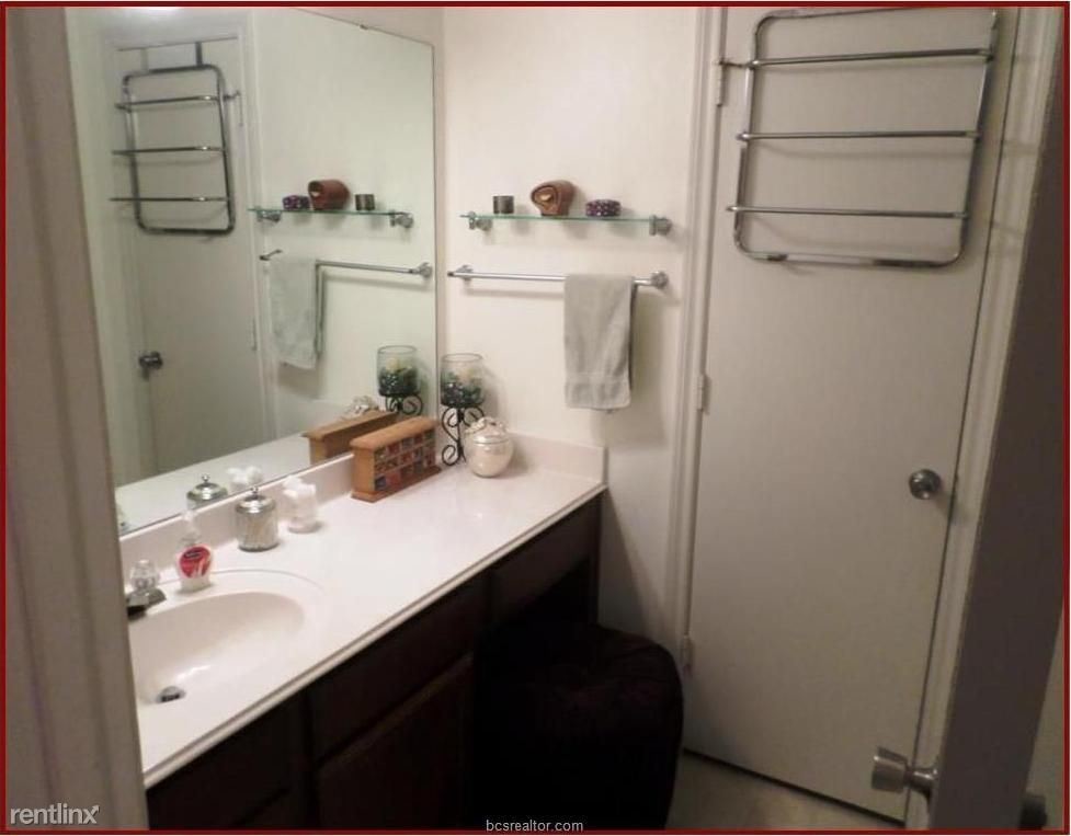 Building Photo - 1808 W Villa Maria Rd