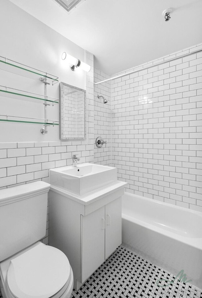 Building Photo - 0 bedroom in New York NY 10003