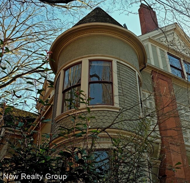 Building Photo - 2032 NW Everett St