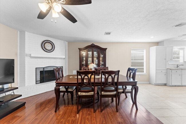 Building Photo - 5314 Nottingham Dr