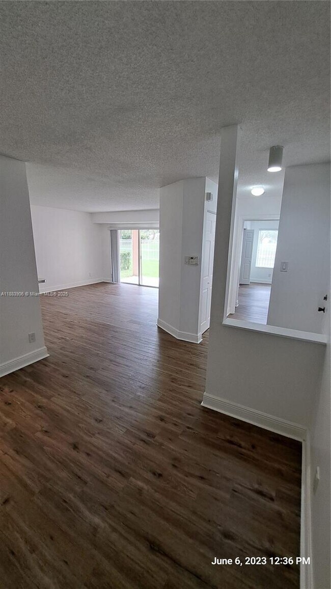 Foto del edificio - 15770 SW 106th Terrace