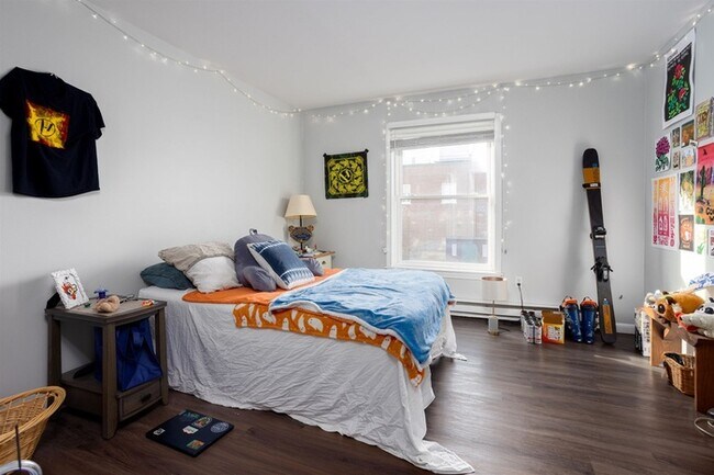 Building Photo - bedr 1bath Beautiful Condo Burlington VT