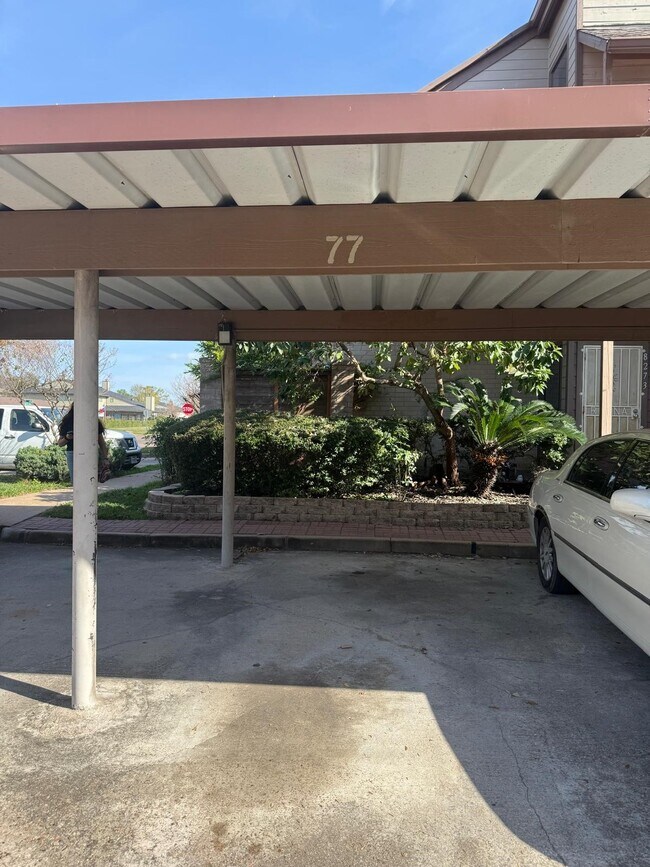 Foto del edificio - 8287 Sands Point Dr