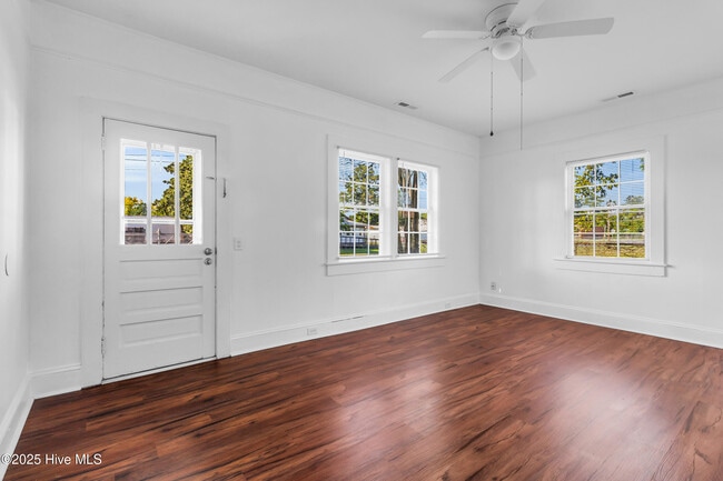 Building Photo - 407 Hoke St