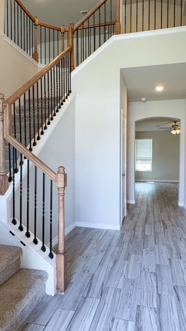 Foto del edificio - Stunning home with ALL THE SPACE in 3 Creeks!