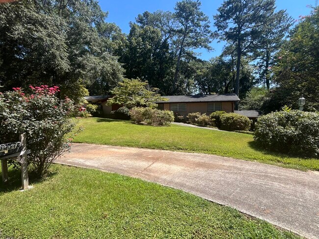 Building Photo - 1431 Southland Vista Ct NE