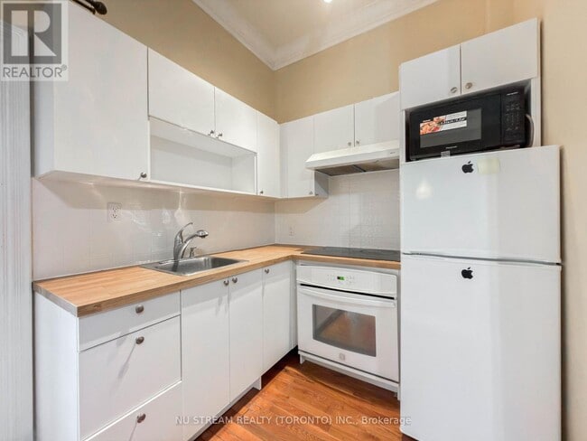 Building Photo - 72 Snively St