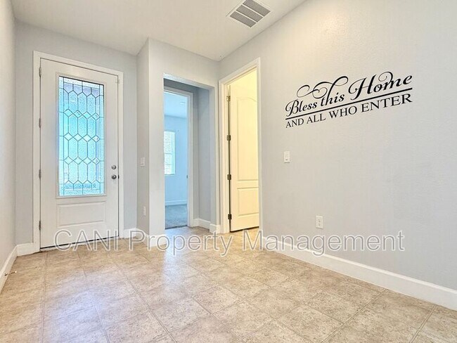 Foto del edificio - 2447 Spring Breeze Dr