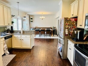 Building Photo - 105 Oak Meadow Ln