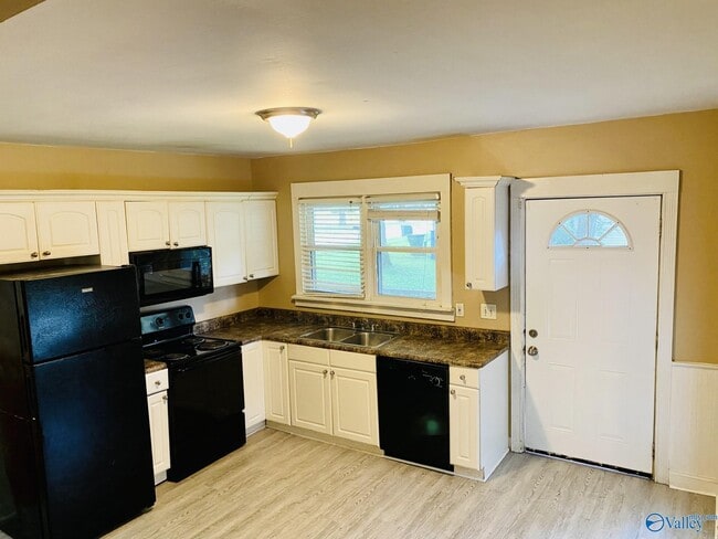 Foto del edificio - 3509 Alpine St SW