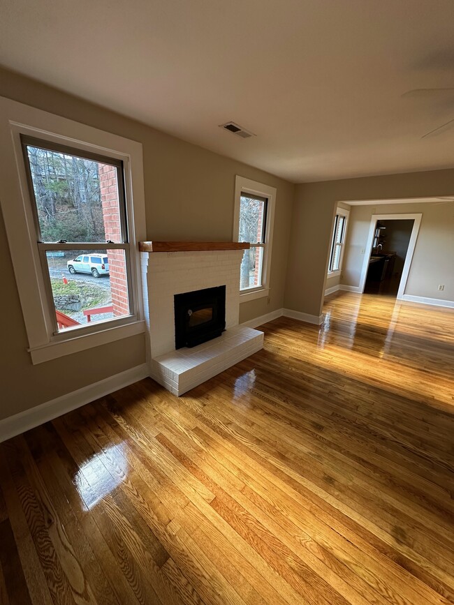 Living area. Wood Fire place - 295 Carrie Ln