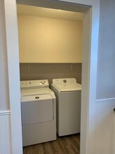 Building Photo - 611 E Cherry Ave