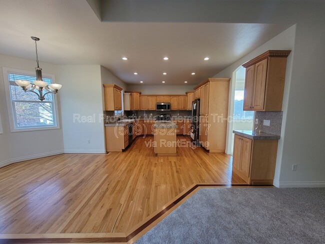 Building Photo - 4000 W 34th Ct