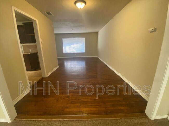 Building Photo - 235 Blakeley Dr