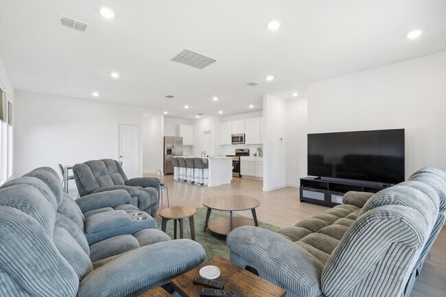 Foto del edificio - 647 Fisher Ln