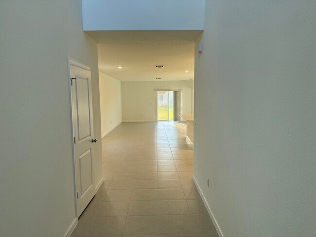 Foto del edificio - 673 Carlyle Way