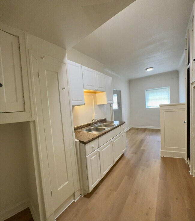 Foto del edificio - 3302 Kenilworth Ave