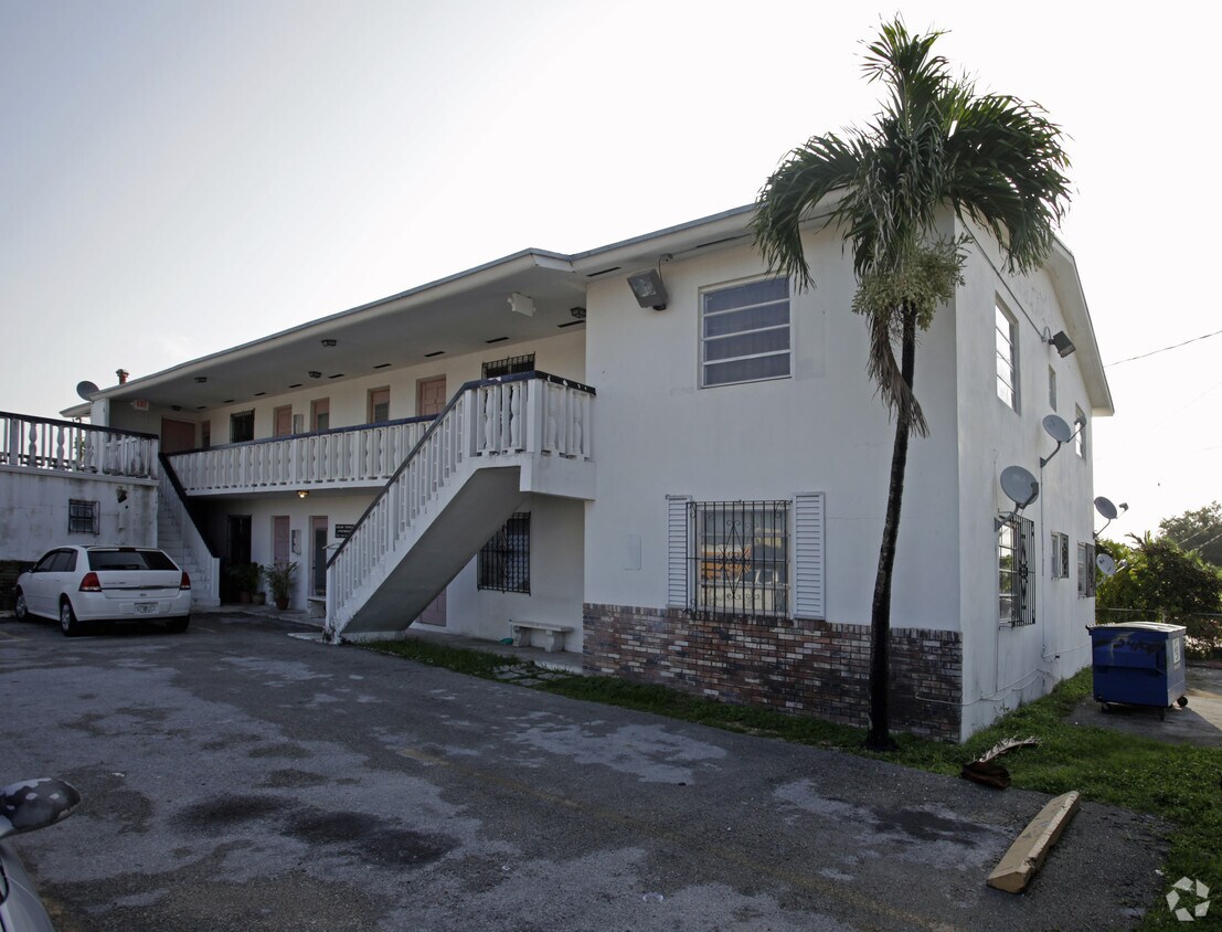 Building Photo - 2555 SW 67th Ave