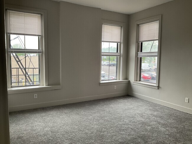 Foto del edificio - 3032 Colerain Ave