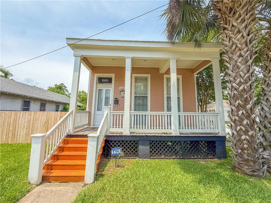 Primary Photo - 1000 Selma St