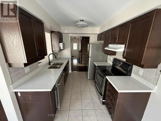 Building Photo - 554 Ashbourne Crescent