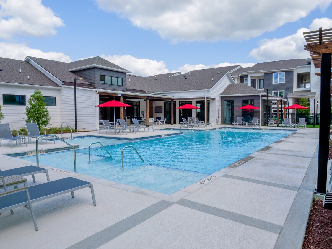 The Waters At Redstone Apartments in Crestview, FL