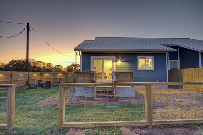 Building Photo - 108 Little Ranches Rd