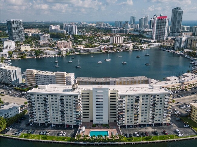 Building Photo - 401 Golden Isles Dr