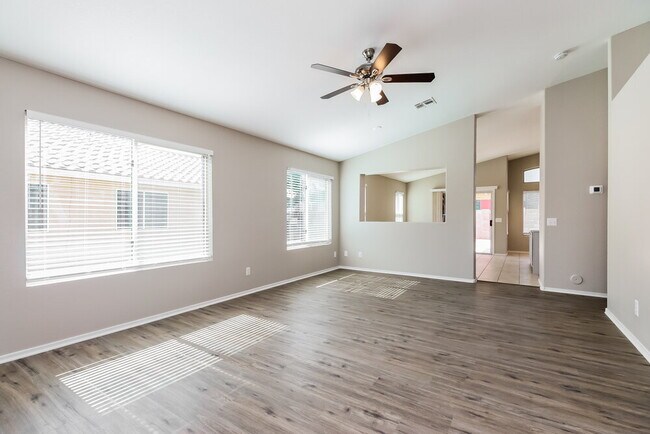 Foto del edificio - 8748 E Crescent Ave